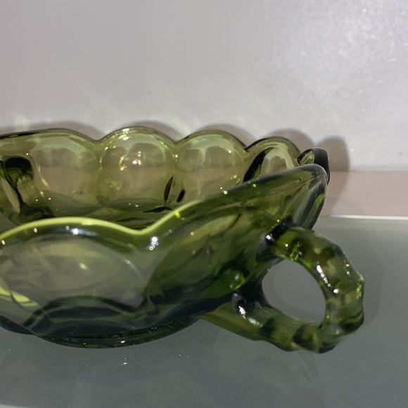 Vintage Glass Green Two Handled Nappy Scalloped Berry Bowl w/Fairfield Pattern - Picture 4 of 4